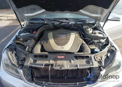 2012 Mercedes-Benz C 300 Sport 4Matic z USA, uszkodzony, nr VIN WDDGF8BB5CR206477